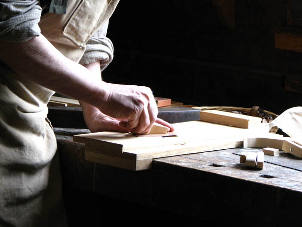 Nacemos de la influencia y formación  heredada en el sector de la <strong>carpintería de madera y ebanistería  en Subirats.</strong>
